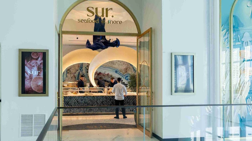 entrance to sur. restaurant